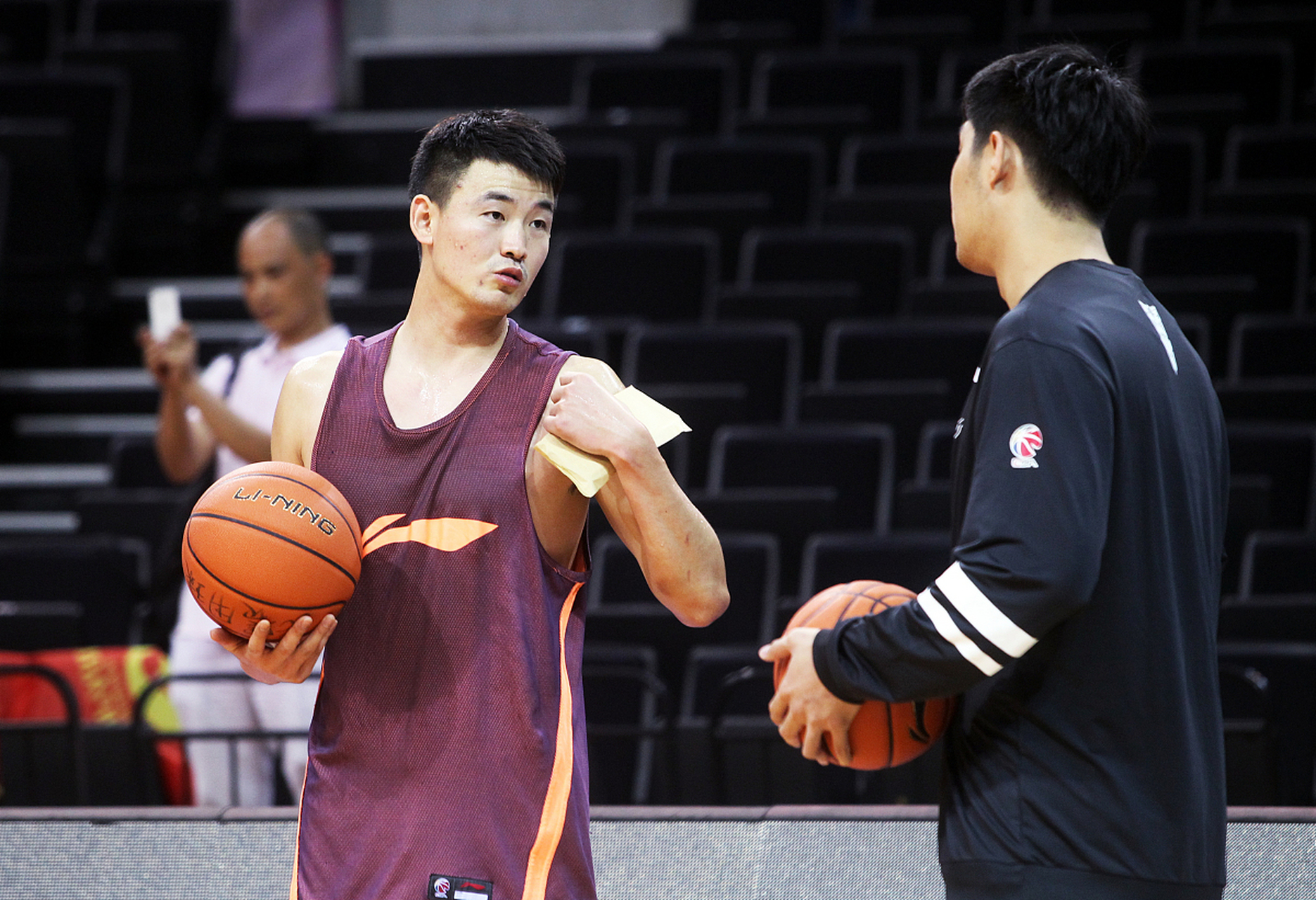 扑克游戏-关于明星球员伤愈复出，球队实力大增的信息